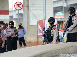 Polisi Bersenjata Laras Panjang Siaga di Operasi Yustisi