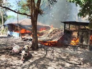 2 Terduga Pembunuh-13 Orang Terkait Pembakaran Rumah di Kupang Ditangkap 2 Terduga Pembunuh-13 Orang Terkait Pembakaran Rumah di Kupang Ditangkap