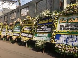 Ayah Nino RAN Meninggal, Karangan Bunga Penuhi Rumah Duka Ayah Nino RAN Meninggal, Karangan Bunga Penuhi Rumah Duka