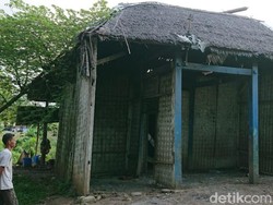 Keluarga di Pekalongan Ini 7 Tahun Tinggali Rumah yang Nyaris Roboh