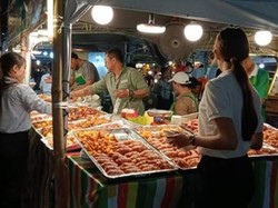 Serunya Suasana Malam di Central Plaza Udon Thani, Thailand