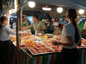 Serunya Suasana Malam di Central Plaza Udon Thani, Thailand Serunya Suasana Malam di Central Plaza Udon Thani, Thailand