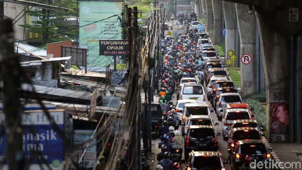 Ada Pengerjaan Proyek, Kawasan Ciledug Macet