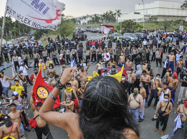 Buruh Bekasi juga Aksi di Kawasan EJIP Tolak Omnibus Law