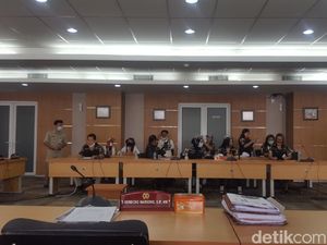 Annisa-Dewinta Bahar dkk Temui Anggota DPRD DKI Minta PSBB Dicabut Annisa-Dewinta Bahar dkk Temui Anggota DPRD DKI Minta PSBB Dicabut