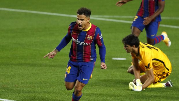 Barcelona's Philippe Coutinho celebrates scoring the opening goal during the Spanish La Liga soccer match between FC Barcelona and Sevilla FC at the Camp Nou stadium in Barcelona, Spain, Sunday, Oct. 4, 2020. (AP Photo/Joan Monfort)