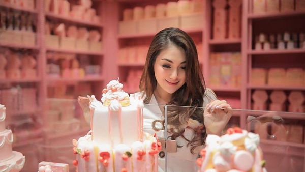 Es Krim dan Cake, Camilan Manis Favorit Celine Evangelista