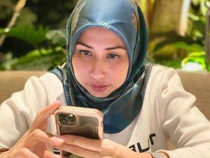 Berita Duka dari Deswita Maharani dan Ferry Maryadi Berita Duka dari Deswita Maharani dan Ferry Maryadi