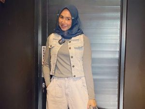 8 Gaya Deswita Maharani yang Berhijab Setelah Mendapat Hidayah 8 Gaya Deswita Maharani yang Berhijab Setelah Mendapat Hidayah