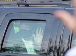 Trump Sempat Keluar RS untuk Sapa Pendukung, Kondisi Trump Simpang Siur