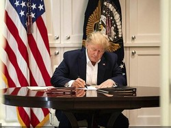 Gedung Putih Tepis Tudingan Trump Pura-pura Kerja Saat Dirawat di RS