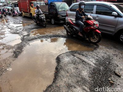 Duh, Jalan Berlubang di Kabupaten Bogor Bahayakan Pengendara