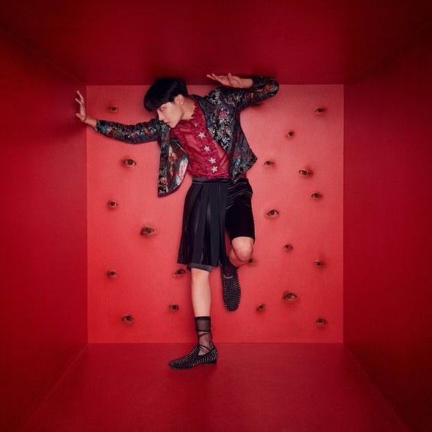 J-Hope BTS/pinterest.com/gayekaranfil Jika diperhatikan lebih maka outfit ini padupadan dari berbagai fashion item.