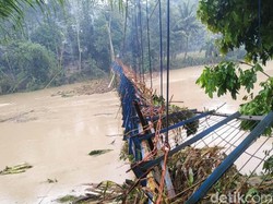 Tiga Jembatan Rusak Akibat Banjir Bandang Cianjur
