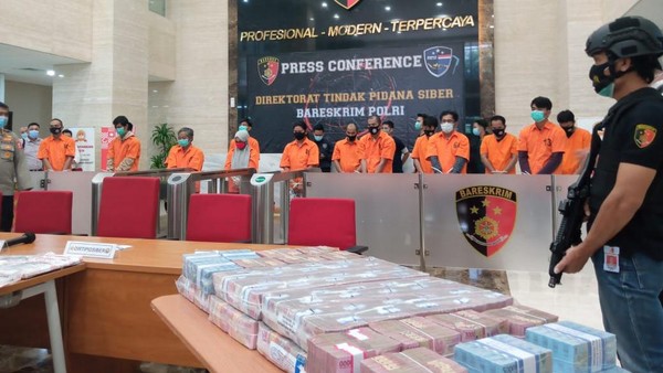 Konferensi pers kasus pembobolan bank yang rugikan Rp 146 M di Mabes Polri
