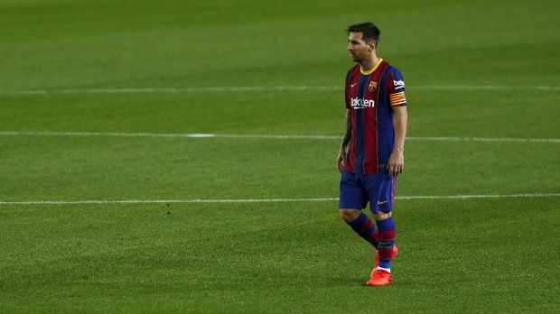 Barcelona's Lionel Messi walks during the Spanish La Liga soccer match between FC Barcelona and Sevilla FC at the Camp Nou stadium in Barcelona, Spain, Sunday, Oct. 4, 2020. (AP Photo/Joan Monfort)