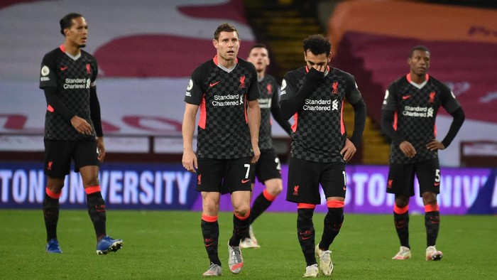 BIRMINGHAM, ENGLAND - OCTOBER 04: Mohamed Salah of Liverpool reacts during the Premier League match between Aston Villa and Liverpool at Villa Park on October 04, 2020 in Birmingham, England. Sporting stadiums around the UK remain under strict restrictions due to the Coronavirus Pandemic as Government social distancing laws prohibit fans inside venues resulting in games being played behind closed doors. (Photo by Rui Vieira - Pool/Getty Images)