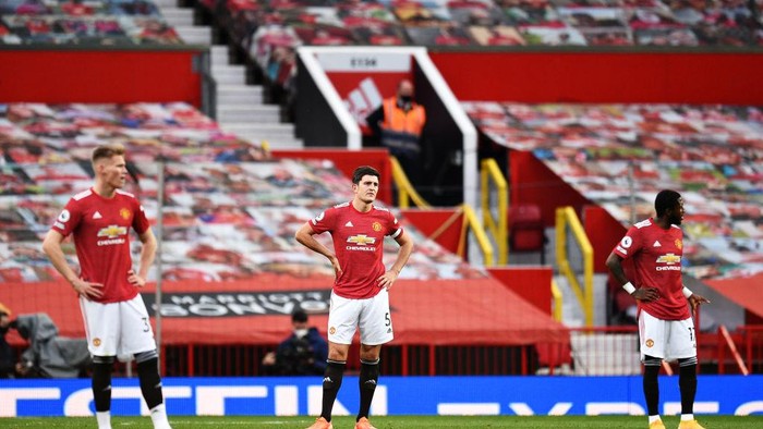 MANCHESTER, ENGLAND - OCTOBER 04: Harry Maguire of Manchester United looks dejected during the Premier League match between Manchester United and Tottenham Hotspur at Old Trafford on October 04, 2020 in Manchester, England. Sporting stadiums around the UK remain under strict restrictions due to the Coronavirus Pandemic as Government social distancing laws prohibit fans inside venues resulting in games being played behind closed doors. (Photo by Oli Scarff - Pool/Getty Images)