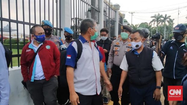 Datangi Gedung DPR, Sejumlah Massa Buruh Dibubarkan Polisi