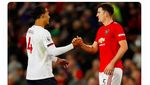 Meme Fans MU dan Liverpool Berpelukan Saling Menguatkan
