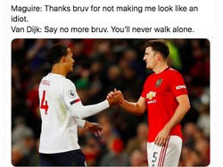 Kapten MU Harry Maguire dan kapten Liverpool Virgil van Dijk, timnya sama-sama habis digilas lawan. (Foto: internet/Twitter)