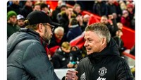 Juergen Klopp dan Ole Gunnar Solskjaer, kedua timnya baru kompakan kalah telak. (Foto: internet/Twitter)