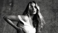 7 Foto Seksi Model Victorias Secret Elsa Hosk Pamer Kehamilan