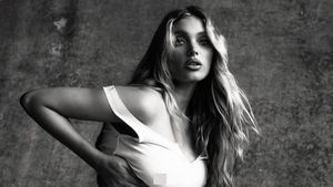 7 Foto Seksi Model Victorias Secret Elsa Hosk Pamer Kehamilan