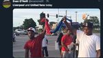 Meme Fans MU dan Liverpool Berpelukan Saling Menguatkan