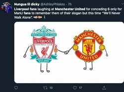MU dan Liverpool bergandengan tangan. (Foto: internet/Twitter)