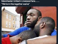 Sarat rivalitas, fans MU dan Liverpool kali ini saling menguatkan usai hasil berat. (Foto: internet/Twitter)