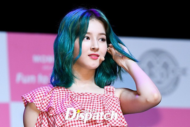 Nancy MOMOLAND/ Foto:koreadispatch.com rambut hijau Nancy MOMOLAND di era Baam