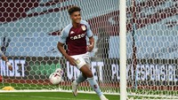 Kalau Hojlund pergi, MU membidik Ollie Watkins. Watkins merupakan tipe penyerang tengah dari Aston Villa (Getty Images/Pool)