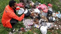 Penampakan Limbah Botol Vaksin yang Dibuang Sembarangan di Cianjur