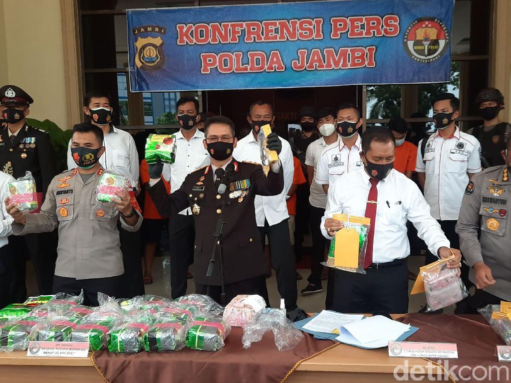Polda Jambi Gagalkan Peredaran 41 Kg Sabu, 6 Orang Diamankan Polda Jambi Gagalkan Peredaran 41 Kg Sabu, 6 Orang Diamankan