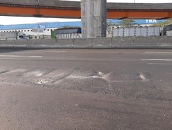 Hati-hati, Mulai Pukul 10.00 Ada Perbaikan Jalan di Tol Japek