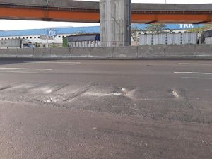 Hati-hati, Mulai Pukul 10.00 Ada Perbaikan Jalan di Tol Japek Hati-hati, Mulai Pukul 10.00 Ada Perbaikan Jalan di Tol Japek