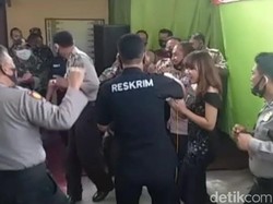 Buntut Viral Dua Video Polisi Dangdutan, Polda Jatim Gelar Sidang Disiplin