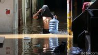 Potret Banjir di Kebon Pala Akibat Luapan Sungai Ciliwung