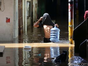 Potret Banjir di Kebon Pala Akibat Luapan Sungai Ciliwung