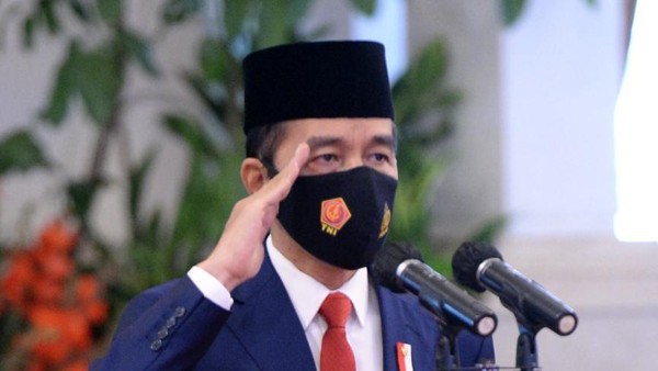 Presiden Jokowi di HUT TNI Presiden Jokowi menjadi inspektur upacara di HUT ke-75 TNI. Upacara digelar secara virtual dari Istana Negara, Jakarta.