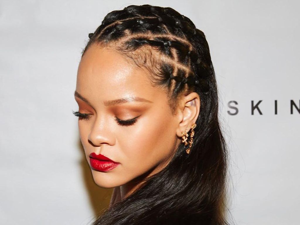 Polemik Fashion Show Lingerie Pakai Lagu Berisi Hadis, Rihanna Minta Maaf