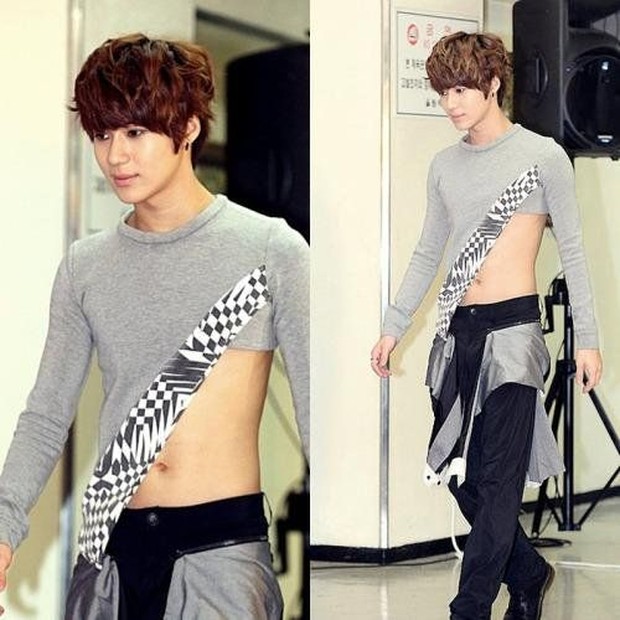 Taemin SHinee/pinterest.com/mercurian1865 Severed shirt akan memperlihatkan sebagian perut.