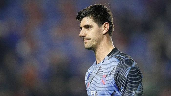 VALENCIA, SPAIN - FEBRUARY 22: Thibaut Courtois of Real Madrid warms up prior the Liga match between Levante UD and Real Madrid CF at Ciutat de Valencia on February 22, 2020 in Valencia, Spain. (Photo by Eric Alonso/Getty Images)