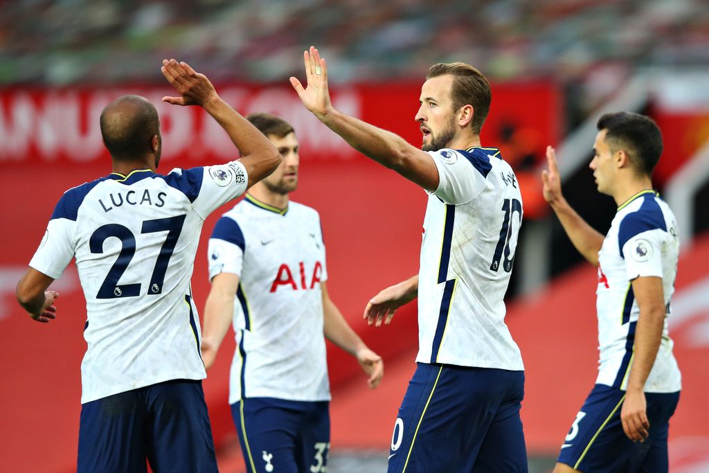MANCHESTER, ENGLAND - OCTOBER 04: Harry Kane of Tottenham Hotspur celebrates with teammates after scoring his sides sixth goal during the Premier League match between Manchester United and Tottenham Hotspur at Old Trafford on October 04, 2020 in Manchester, England. Sporting stadiums around the UK remain under strict restrictions due to the Coronavirus Pandemic as Government social distancing laws prohibit fans inside venues resulting in games being played behind closed doors. (Photo by Alex Livesey/Getty Images)