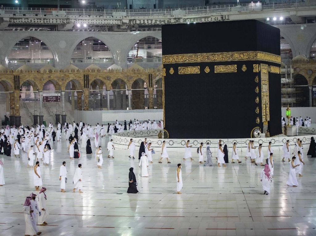 Arab Saudi Beri Izin Umroh Bagi Jamaah yang Sudah Divaksin COVID Arab Saudi Beri Izin Umroh Bagi Jamaah yang Sudah Divaksin COVID