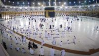 Umroh Kembali Dibuka, Begini Suasananya