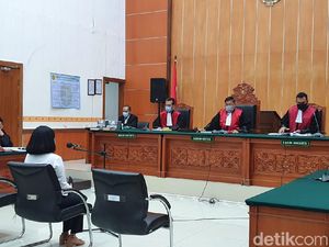 Depan Hakim, Vanessa Angel Ngaku Konsumsi Pil Xanax di Sel Tahanan Depan Hakim, Vanessa Angel Ngaku Konsumsi Pil Xanax di Sel Tahanan