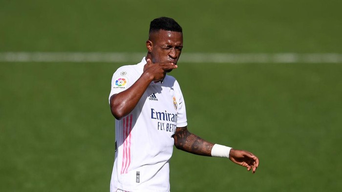 VILLAREAL, SPAIN - OCTOBER 04: Vinicius Junior of Real Madrid celebrates after he scores his sides first goal during the La Liga Santander match between Levante UD and Real Madrid at Ciutat de Valencia Stadium on October 04, 2020 in Valencia, Spain. Football Stadiums around Europe remain empty due to the Coronavirus Pandemic as Government social distancing laws prohibit fans inside venues resulting in fixtures being played behind closed doors. (Photo by Alex Caparros/Getty Images)