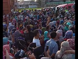 Video Buruh Tinggalkan Pabrik Ikut Aksi Tolak Omnibus Law